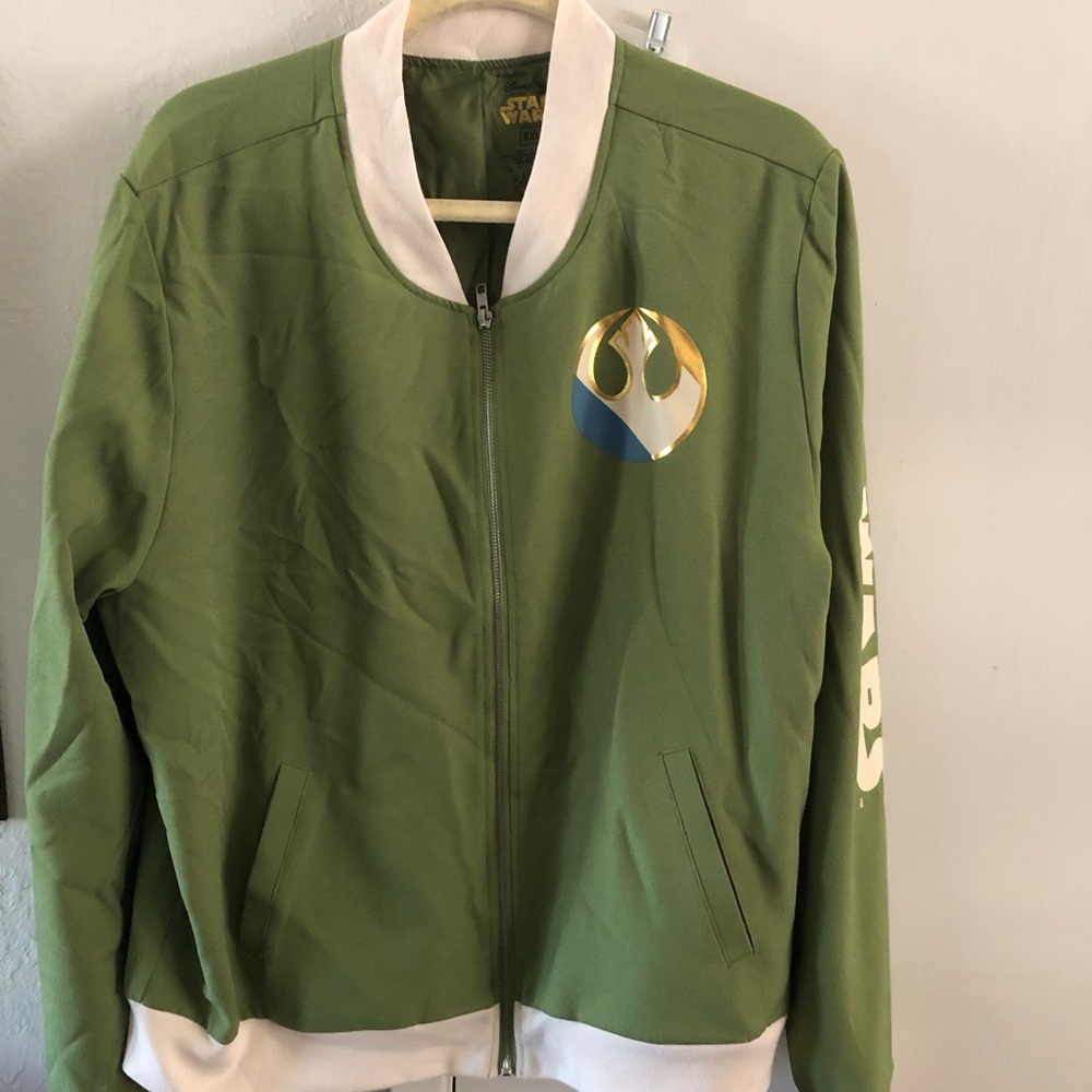 💫Star Wars Green and Cream Jacket- 987 $40 or $35 w/offer